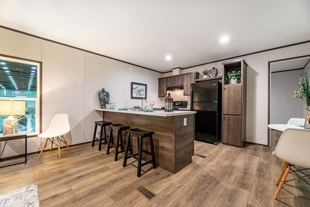 Phoenix 16663a kitchen home features