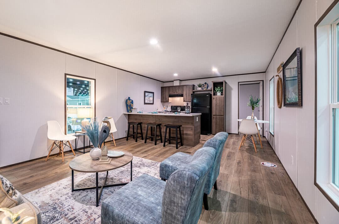 Phoenix 16663a interior home features