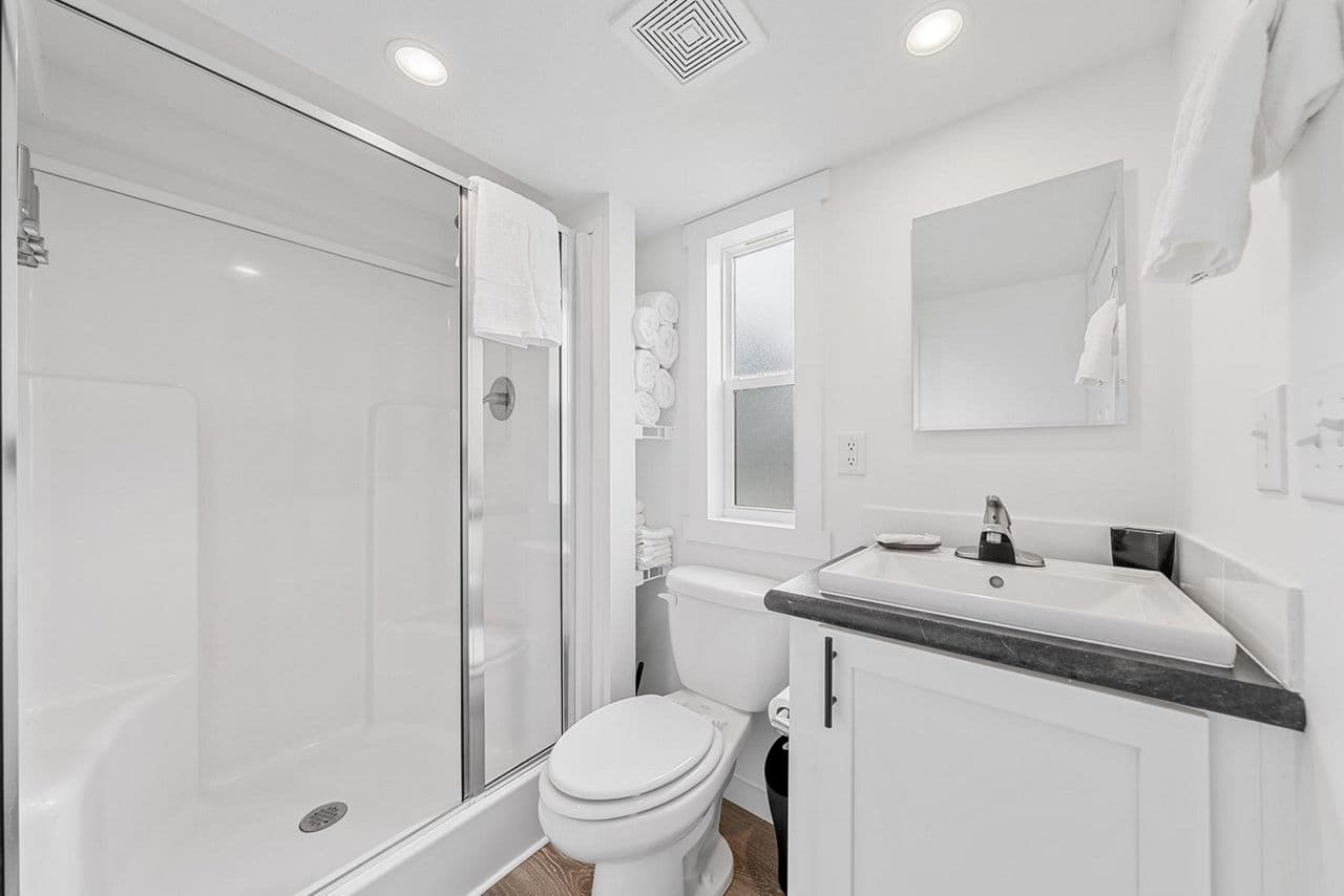 Park model 4110l bathroom home features