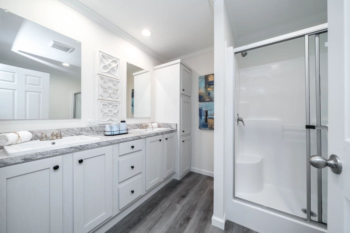 Wildwood bathroom home features