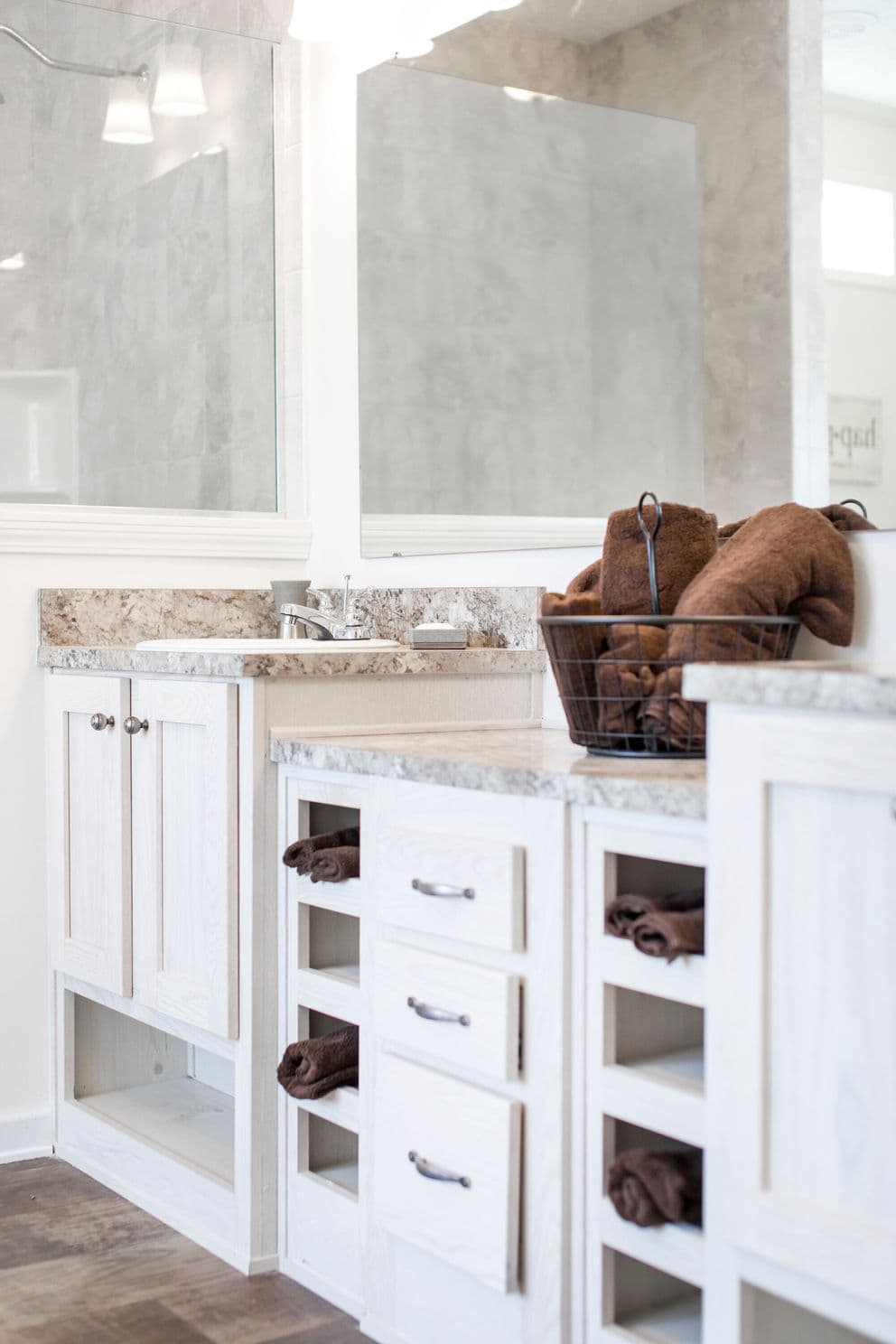 The whitecap hud bathroom home features