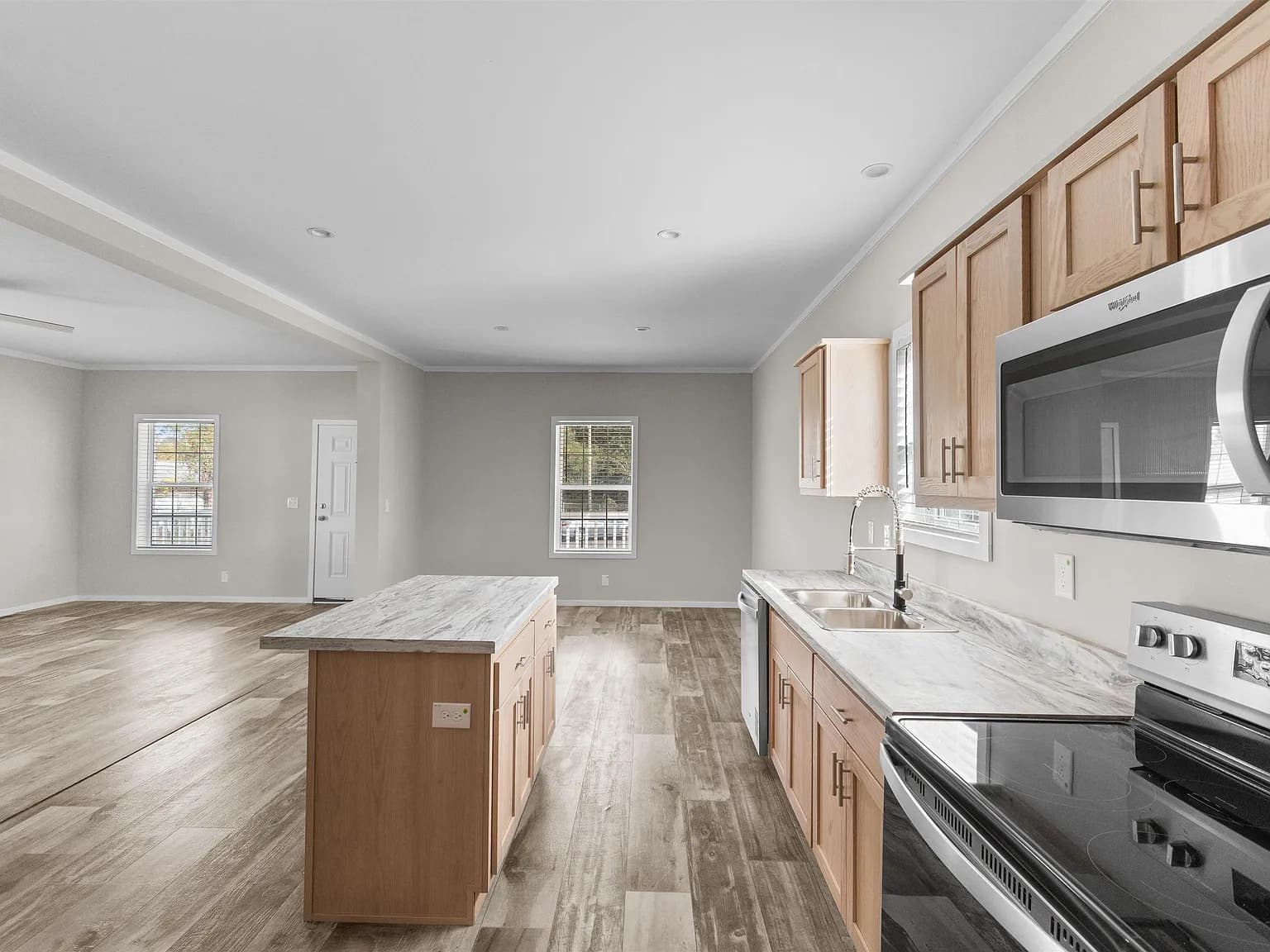 101 feather dr, georgetown, sc 29440 kitchen home features