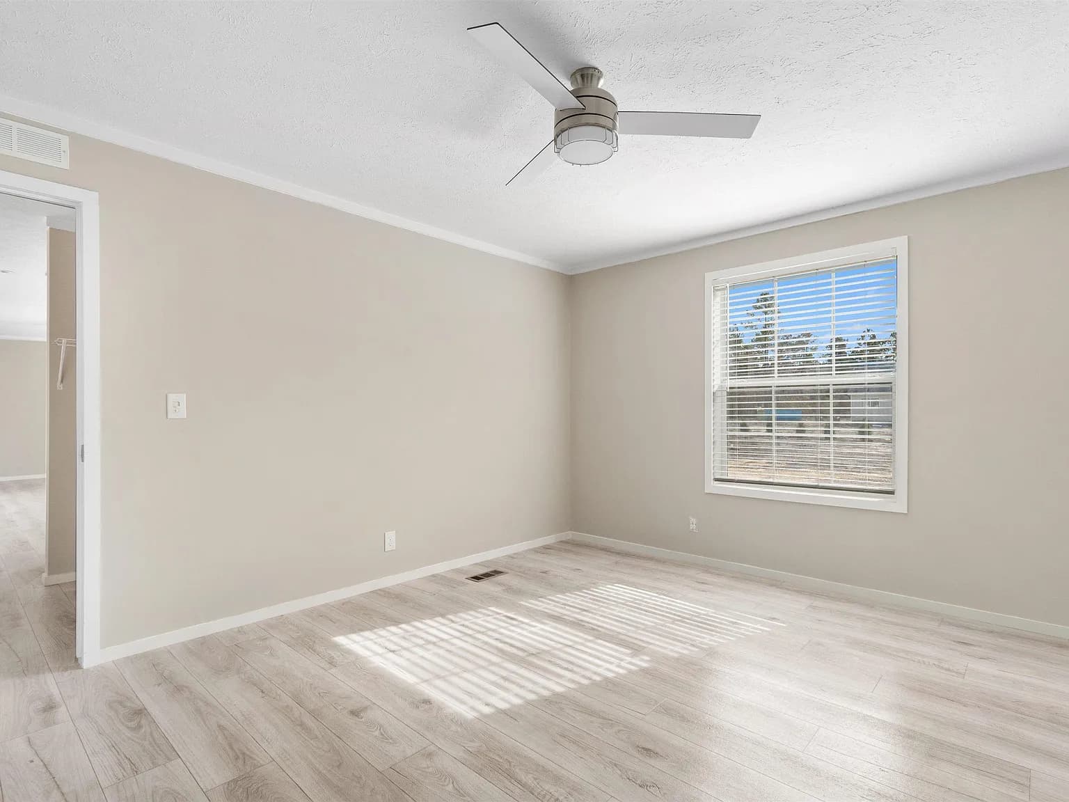 121 feather dr, georgetown, sc 29440 interior home features