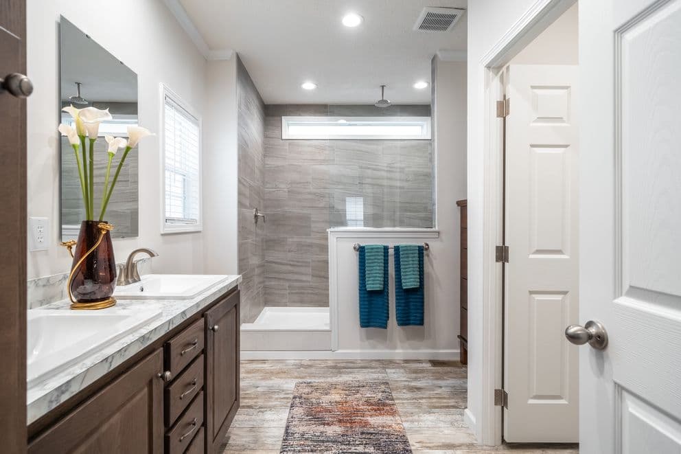 The osprey hud bathroom home features